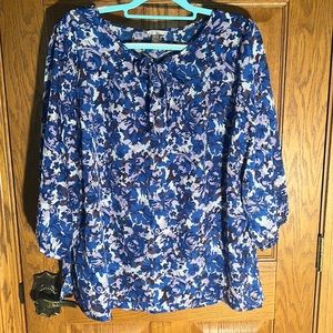 Yoke on front & back with keyhole tie opening